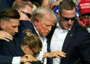 Donald Trump blessé à l&rsquo;oreille en plein meeting