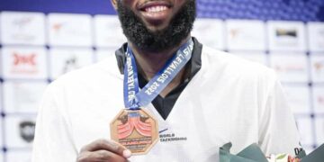 JO 2024: L&rsquo;ancien Premier ministre Achi félicite Cheick Cissé