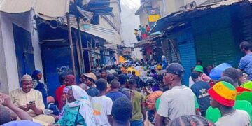 Côte d&rsquo;Ivoire: le black market d&rsquo;Adjamé en feu, les pompiers sur place