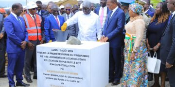 Pose de la 1ère pierre du programme de 1160 logements à Akoupé Zeudji : Fatim Bamba reconnaissante au Chef de l&rsquo;Etat