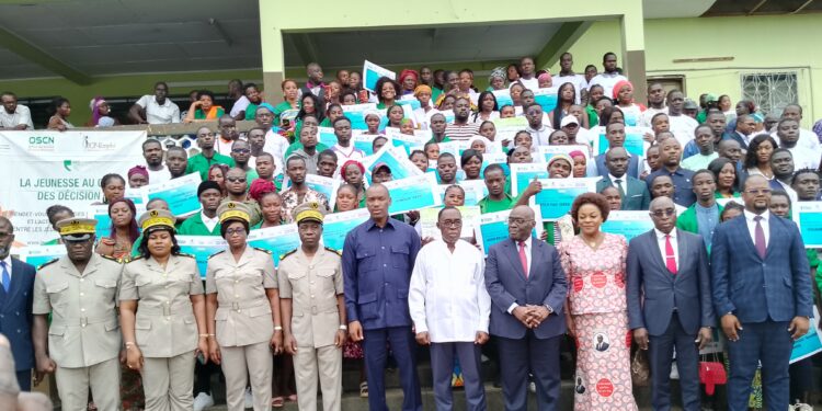 Emploi jeunes/rencontre de proximité à Aboisso : remises de chèques à 669 bénéficiaires des programmes THIMO et AGR.