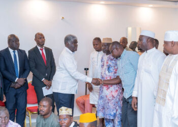 Effondrement d’une mosquée à Akouédo : le Premier Ministre Robert Beugré Mambé aux côtés de la communauté musulmane