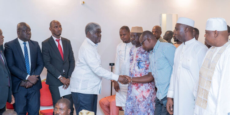 Effondrement d’une mosquée à Akouédo : le Premier Ministre Robert Beugré Mambé aux côtés de la communauté musulmane