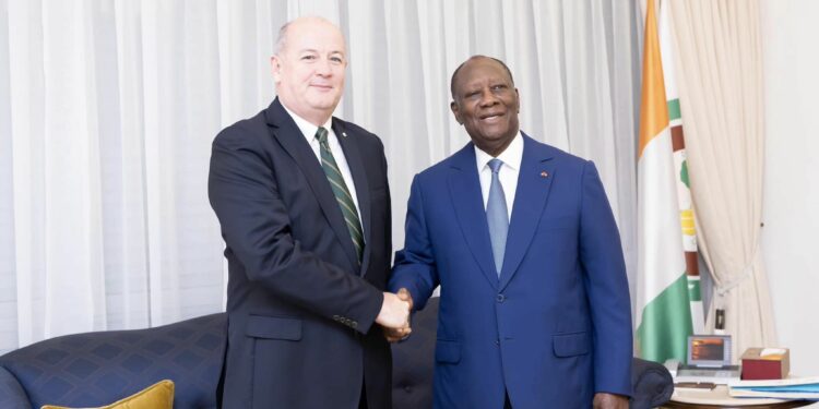 Côte d’Ivoire : 5 nouveaux ambassadeurs présentent leurs lettres de créances au président Alassane Ouattara