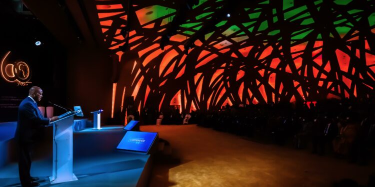 Afrique: Ouattara invite la BAD à investir « encore plus » pour endiguer des phénomènes