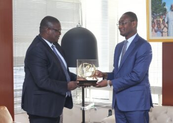 Quipux Afrique présente son Prix national d’excellence au ministre Moussa Sanogo et au Dg de la SNDI