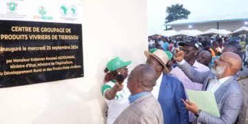 Economie : le ministre Adjoumani livre deux centres de groupage de produits agricoles aux populations de la région du Bélier