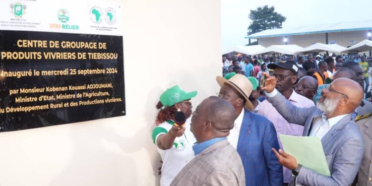 Economie : le ministre Adjoumani livre deux centres de groupage de produits agricoles aux populations de la région du Bélier