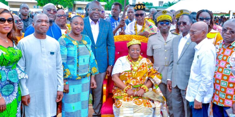 Tiébissou : Nanan BROU Adjoua Solange, intronisée cheffe d’Ahougnassou-Allahou en présence d’Amédé Koffi Kouakou et Ndri Koffi Germain