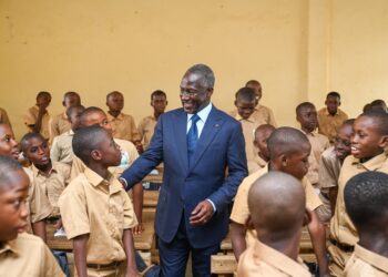 Yopougon : Adama Bictogo fait sa rentrée dans deux établissements scolaires de sa commune