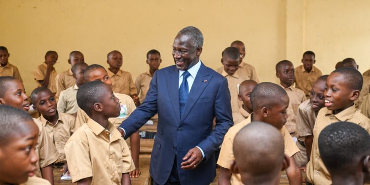 Yopougon : Adama Bictogo fait sa rentrée dans deux établissements scolaires de sa commune