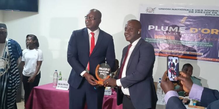 Côte d’Ivoire : Narcisse Touei Bi élu meilleur journaliste correspondant de presse écrite 2024