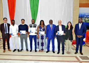 Eco-cir 2024/Projet ECONNECT: Danho Paulin remet les prix aux lauréats de l&rsquo;appel à micro-projets