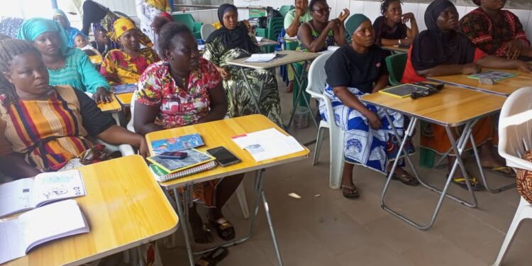 Centre d’alphabétisation de la CNGR-CI Les apprenantes expriment leur gratitude au promoteur Touré Adama