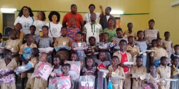 Tiébissou : ONG Thabita, en collaboration avec la mairie, offre 200 kits aux élèves