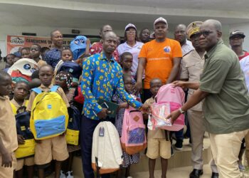 Sangouiné : Momo Bamba scolarise 500 enfants démunis et soutient les veuves