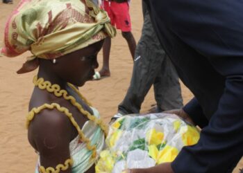 Port-Bouët : Alalé Thibaut offre des kits scolaires à plus de 200 élèves