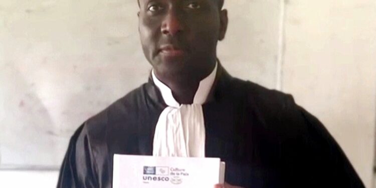 Droit humanitaire: Le journaliste-écrivain ivoirien Fidèle Goulyzia obtient son doctorat