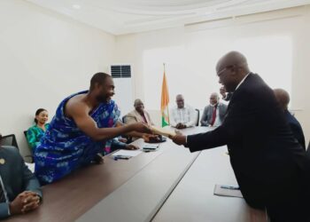 RLE 2024: pour booster l&rsquo;enrôlement des  primo-votants, Habonouan et des cadres du V Baoulé offrent 5 millions F au Rhdp