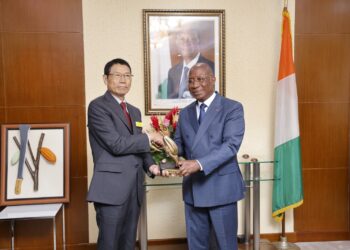 Coopération ivoiro -Coréenne : Le pasteur Seok-Jeon Yoon reçu par le ministre Adom