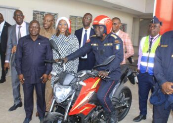 Abobo: Kandia offre des motos à la caserne des sapeurs pompiers militaires d&rsquo;Anonkoua