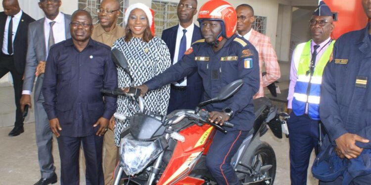 Abobo: Kandia offre des motos à la caserne des sapeurs pompiers militaires d’Anonkoua