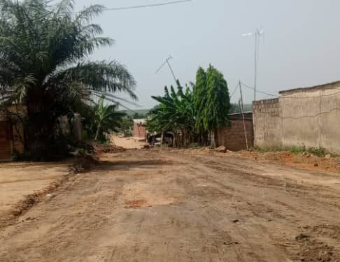 Tiassalé : Abandonnés par la mairie, les habitants du » Carrefour Amani Cité verte », retrouvent le sourire grâce à Alpha Sanogo