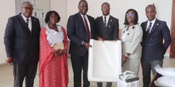 École Nationale d’Administration : Alpha Sanogo offre du matériel médical