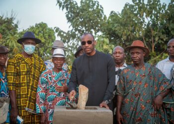 Haut -Sassandra/Éducation:  le ministre Mamadou Touré Pose la première pierre d&rsquo;une école à Zépréguhé