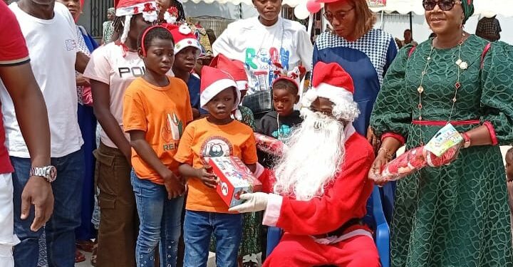 Noël 2024 à Anyama: Fatim Bamba « gâte » 200 enfants enfants en situation de Handicap