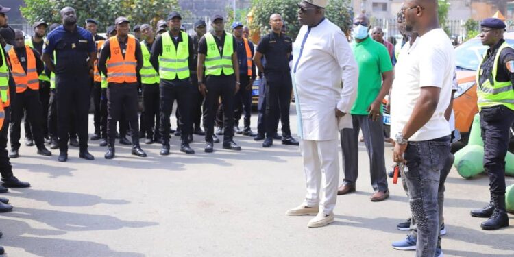 Adjamé : Le Député-Maire Soumahoro Farikou interpelle les policiers municipaux.