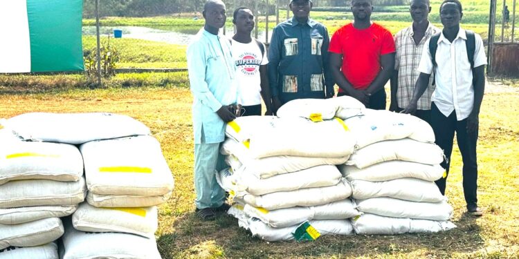 Appui au secteur aquacole: Le PSTACI octroie 42 tonnes d’aliments aux pisciculteurs des régions du Bélier et du Gbêkê