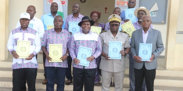 Etat-civil: Un haut cadre de Yamoussoukro offre plusieurs registres à la sous-préfecture