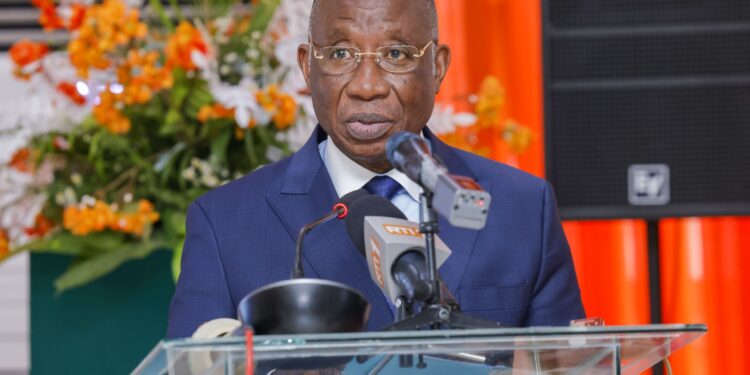 Présidentielle 2025/Diplomatie: Le ministre Léon Adom recommande « la neutralité administrative »