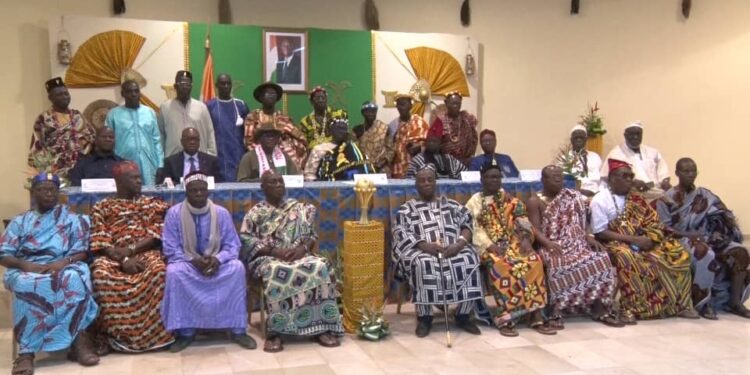 Can 2023 et Mondial de Maracana : Les trophées présentés à la Chambre des Rois et chefs traditionnels