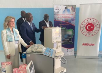 Traitement de l’Insuffisance Rénale : Le ministre Dimba réceptionne un générateur de dialyse… de la Türkiye