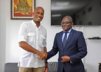 Université Félix Houphouet Boigny: Didier Drogba chez prof Ballo Zié 