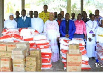 Anyama-Carême 2025: Fatim Bamba offre des vivres à la communauté chrétienne