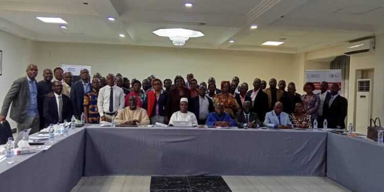 Dispositif hybride de formation continue/Atelier bilan: Des acteurs du système éducatif en conclave