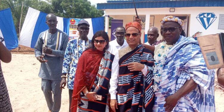 Des entreprises indiennes offrent une résidence aux agents de santé du village de Akakro N’zipri