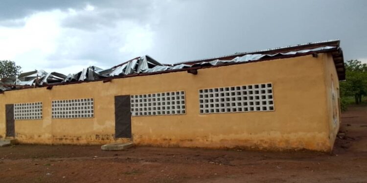 Madinani : Une tornade décoiffe plusieurs bâtiments du collège de Fengolo 