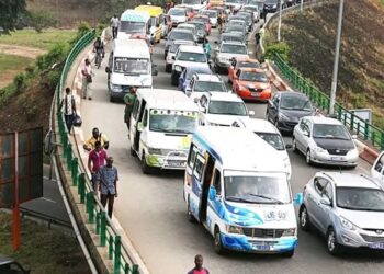 Adjamé : Interdits d&rsquo;accès à « mosquée » et « Renault », les chauffeurs de Gbaka manifestent.