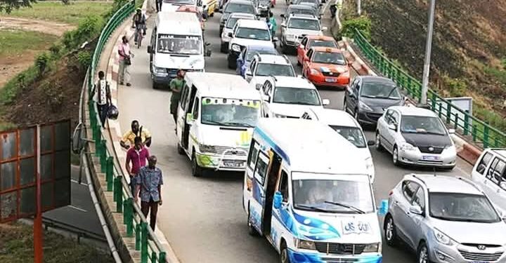 Adjamé : Interdits d’accès à « mosquée » et « Renault », les chauffeurs de Gbaka manifestent.