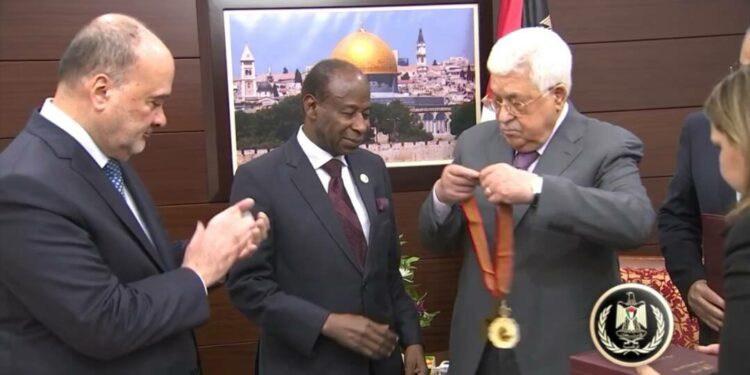 Deuil : Mahmoud Abbas rend hommage à Essy Amara