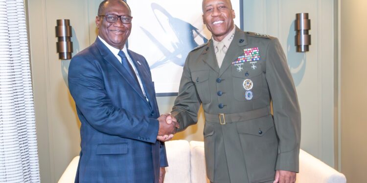 Les États-Unis honorent le Ministère de la Défense de Côte d’Ivoire pour l’excellence de sa coopération sécuritaire