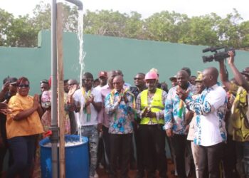 Bondoukou : le football Gervinho offre un château d&rsquo;eau à son village natal Boromba