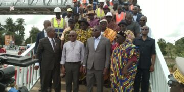 Autoroute de Dabou : le ministre Amédé Kouakou inaugure une passerelle piétonne à Adiopodoumé