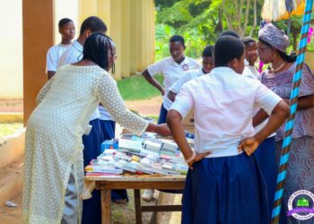 Côte d’Ivoire : Don d’un millier d’ouvrages au Lycée Inagohi de San Pedro