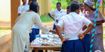 Côte d&rsquo;Ivoire : Don d’un millier d’ouvrages au Lycée Inagohi de San Pedro
