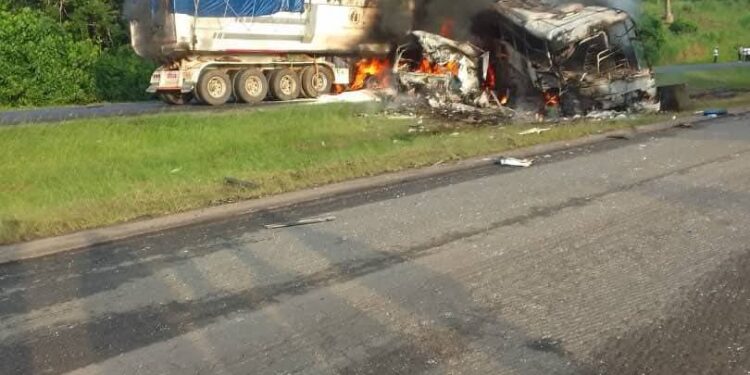 Côte d’Ivoire : 2 morts dans un accident impliquant des militants du RHDP en route pour le congrès d’Ebimpé